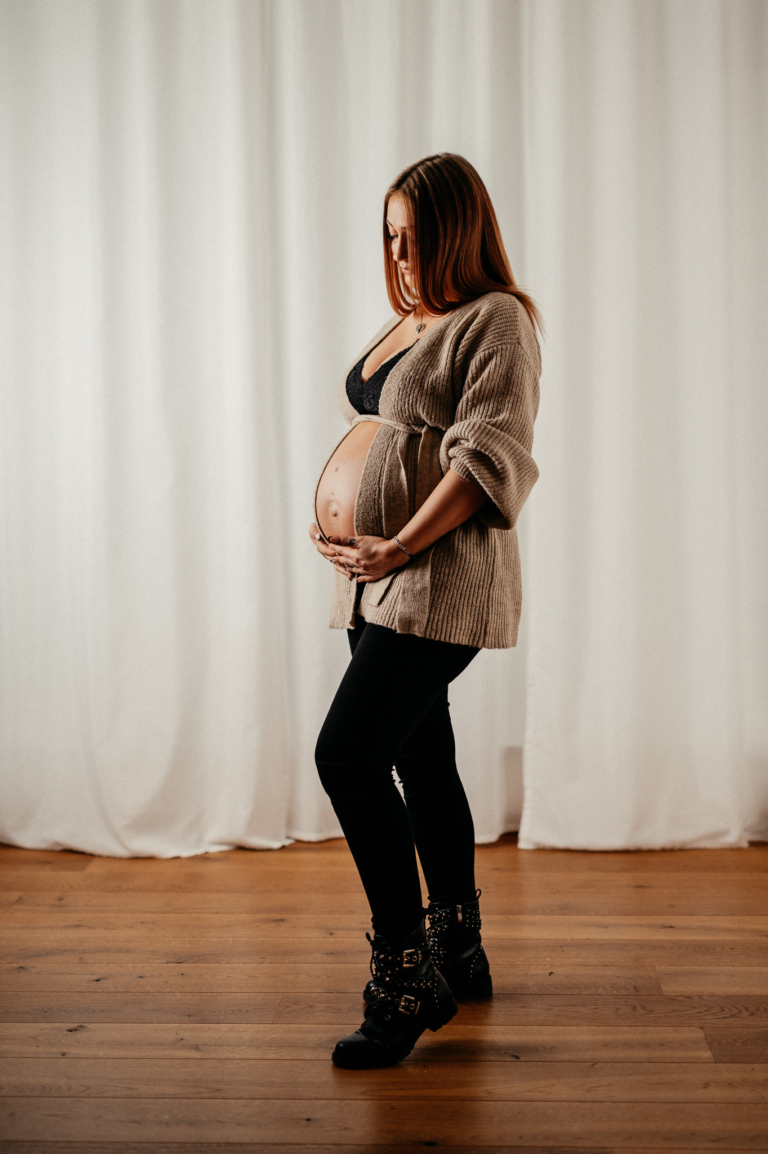 Babybauch Shooting im Atelier in Ratingen photoart hübner Schwanger sein ist soooo schön! 06