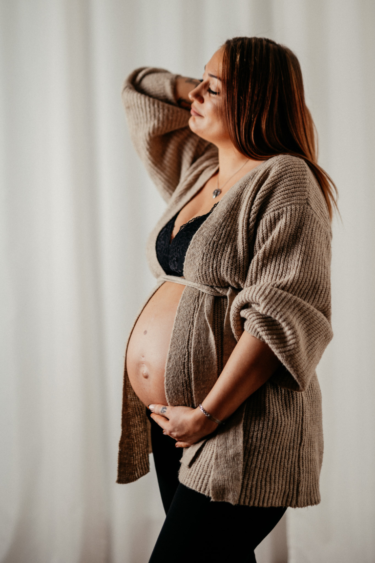 Babybauch Shooting im Atelier in Ratingen photoart hübner Schwanger sein ist soooo schön! 07