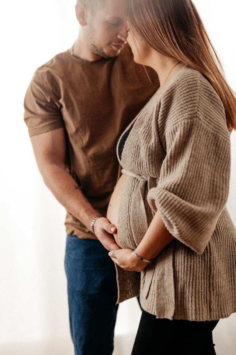 Babybauch Shooting im Atelier in Ratingen photoart hübner Schwanger sein ist soooo schön! 09