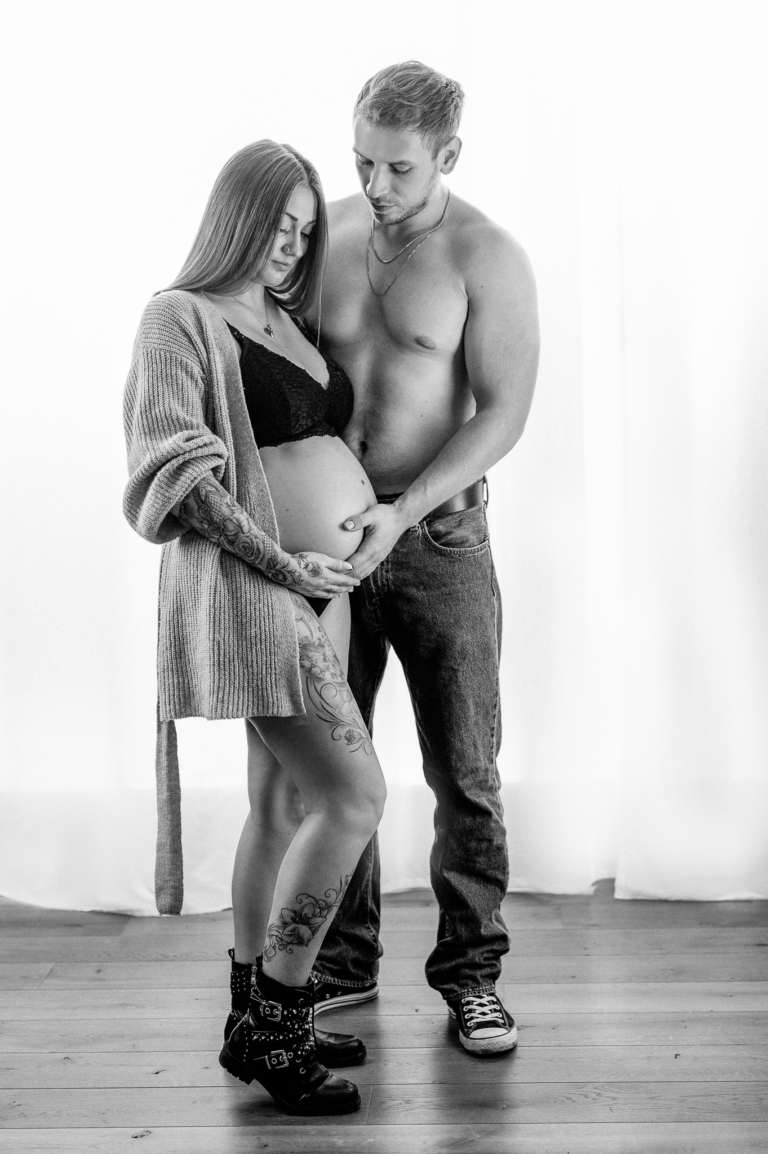 Babybauch Shooting im Atelier in Ratingen photoart hübner Schwanger sein ist soooo schön! 11