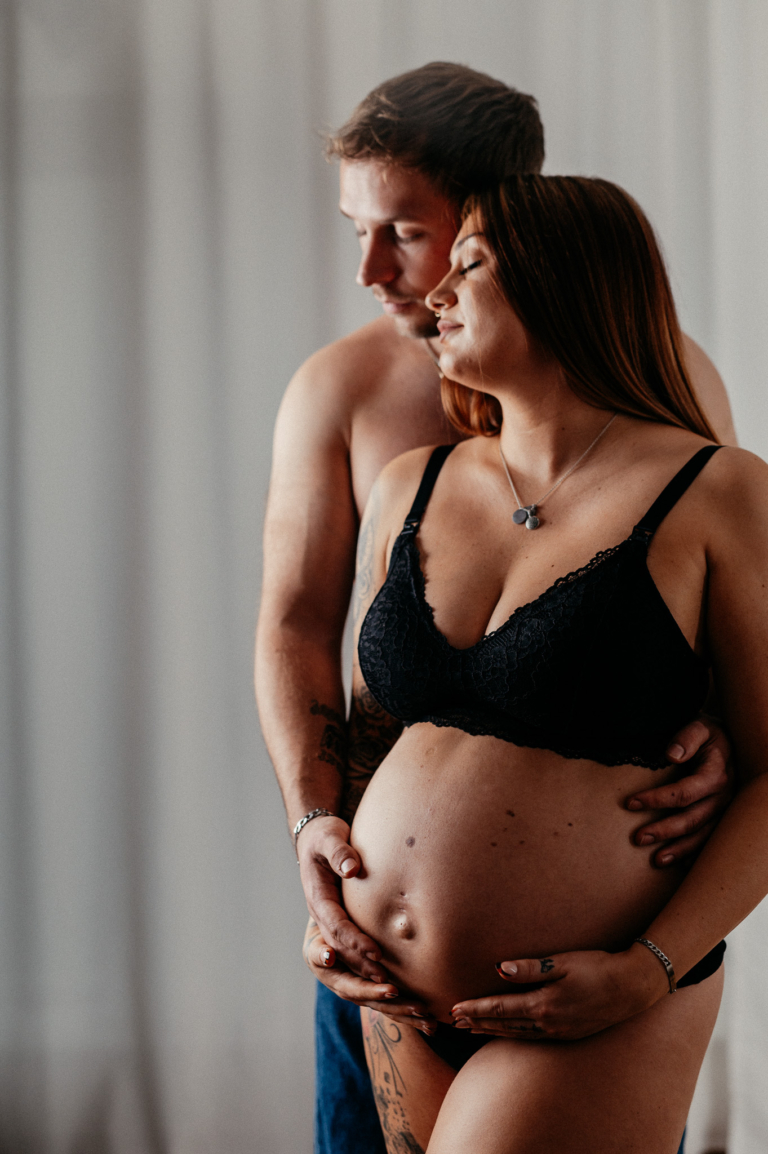 Babybauch Shooting im Atelier in Ratingen photoart hübner Schwanger sein ist soooo schön! 13