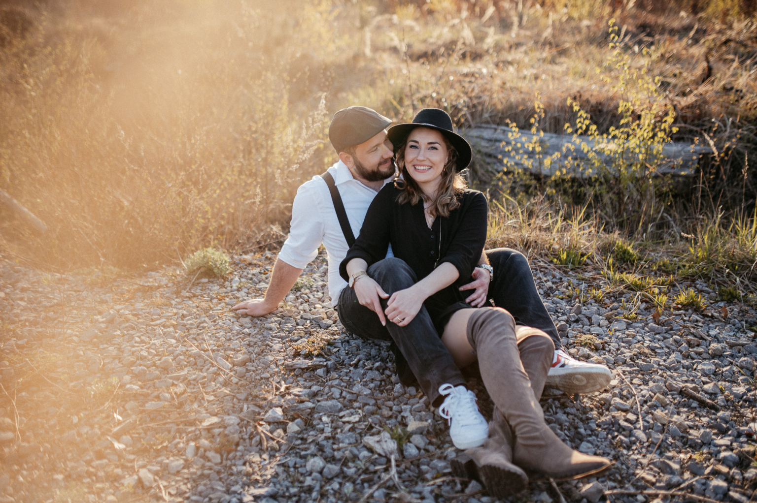 Couple Shooting Pia und Sebastian in Outdoor im Wald bei perfektem Sonnenlicht photoart hübner Kreis Mettmann Dein Fotograf 12