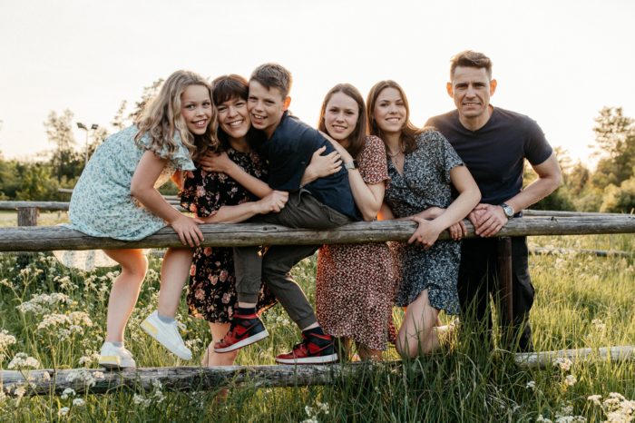 Familien Glück hoch 6 Outdoor Familien Shooting im Wald photoart hübner Dein Fotograf 42