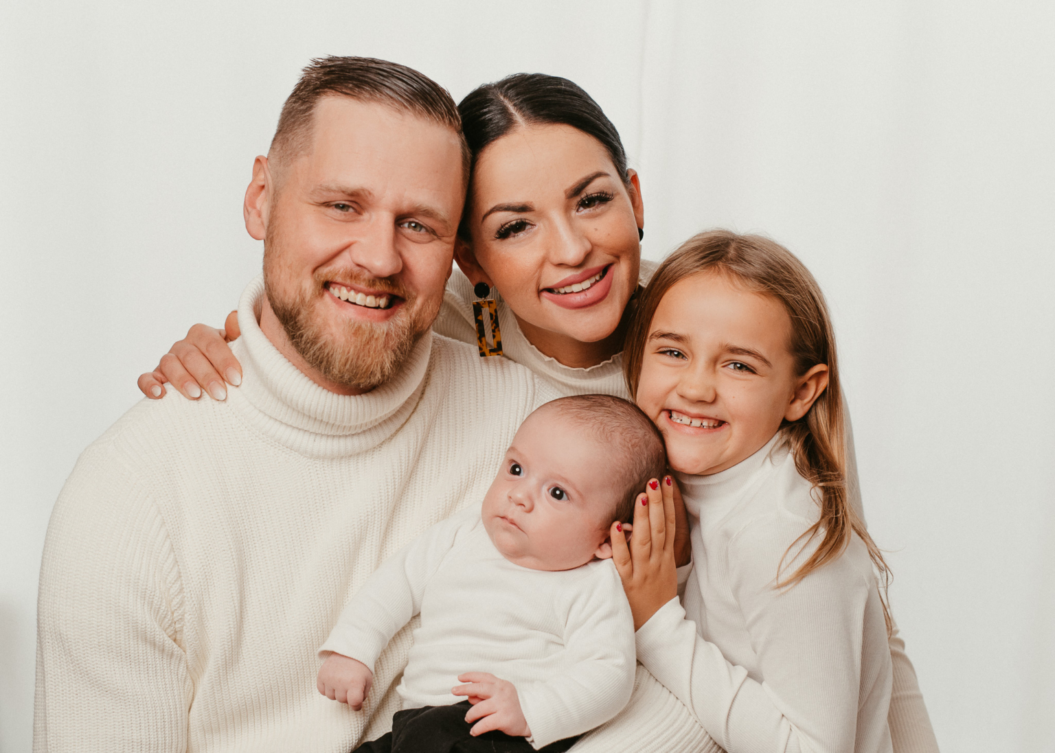 Familienshooting mit großer Schwester im kuscheligen Fotoatelier photoart hübner in Ratingen 13