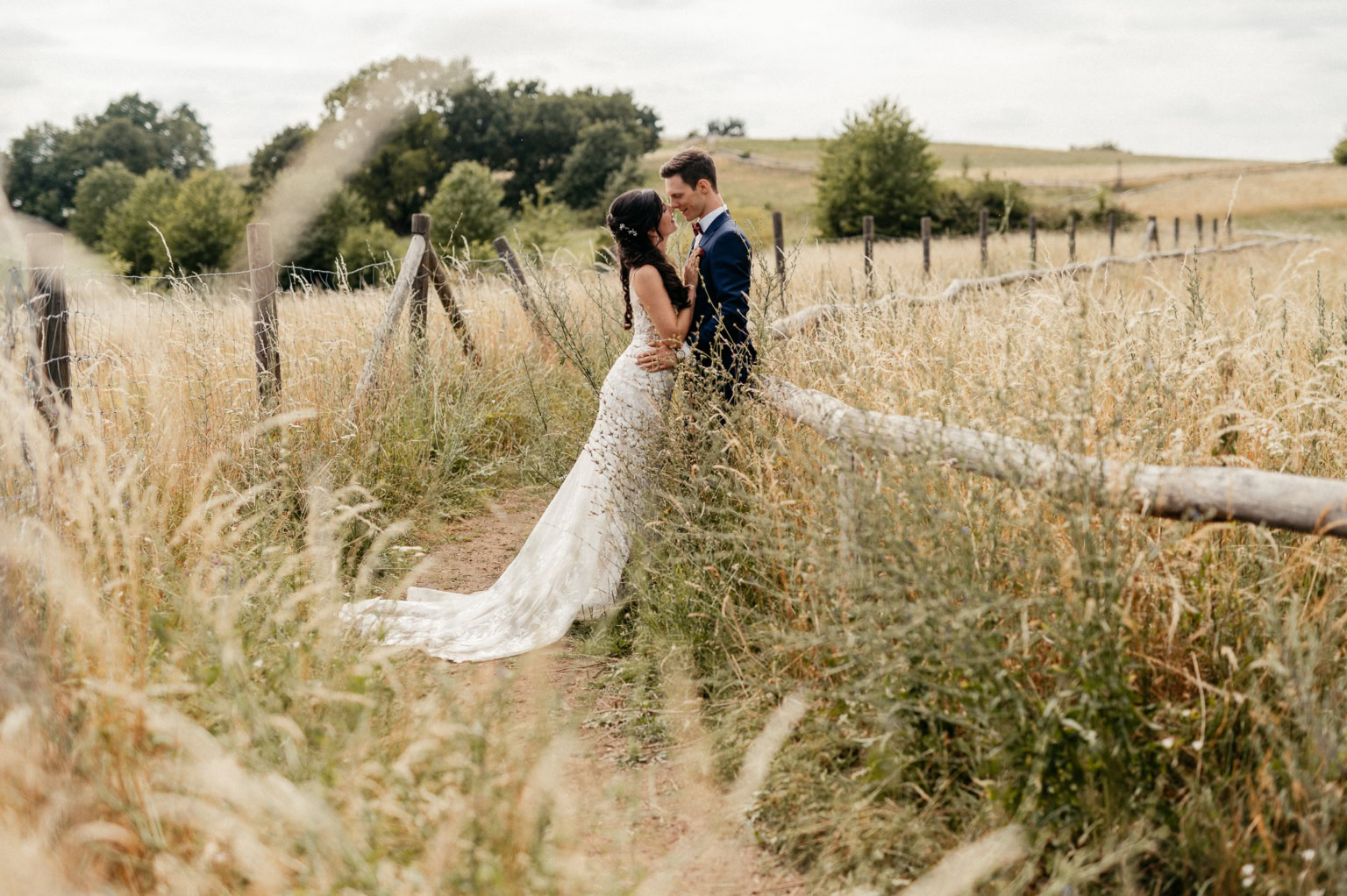 Hochzeit am Rolandsbogen – Marvin und Renan Hochzeitsreportage nahe Bonn photoart huebner Dein Hochzeitsfotograf 49 .jpg