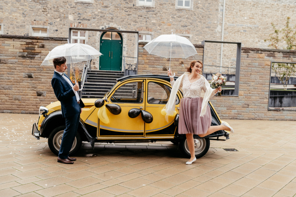 Hochzeit bei Regen ist trotzdem schön Hochzeitsfotos im Standesamt Ratingen photoart hübner Euer Hochzeitsfotograf 23