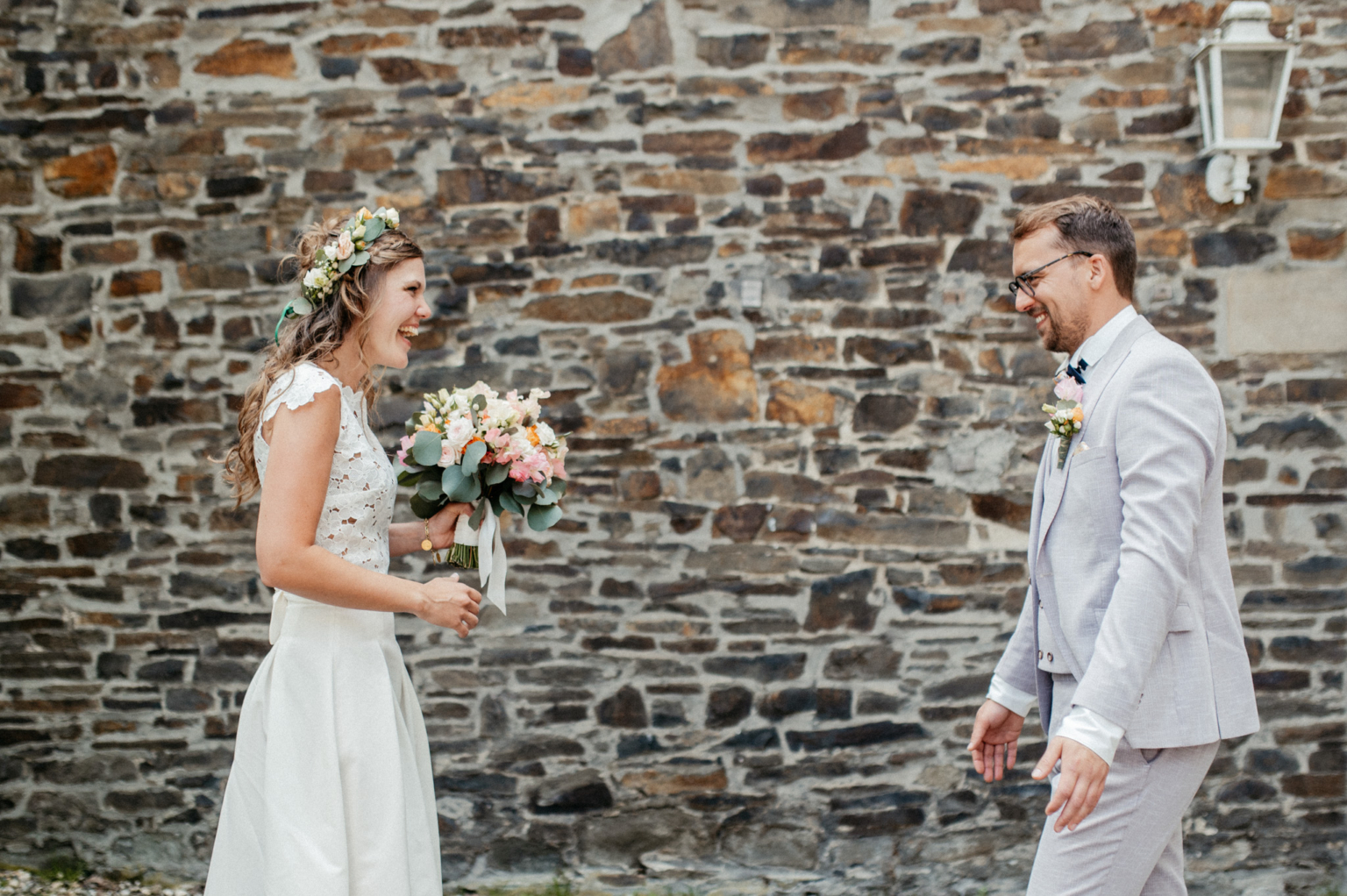 Hochzeitspaar Shooting auf Schloss Linnep in Ratingen durch photoart hübner Deine Hochzeitsfotografin in Deiner Nähe 09