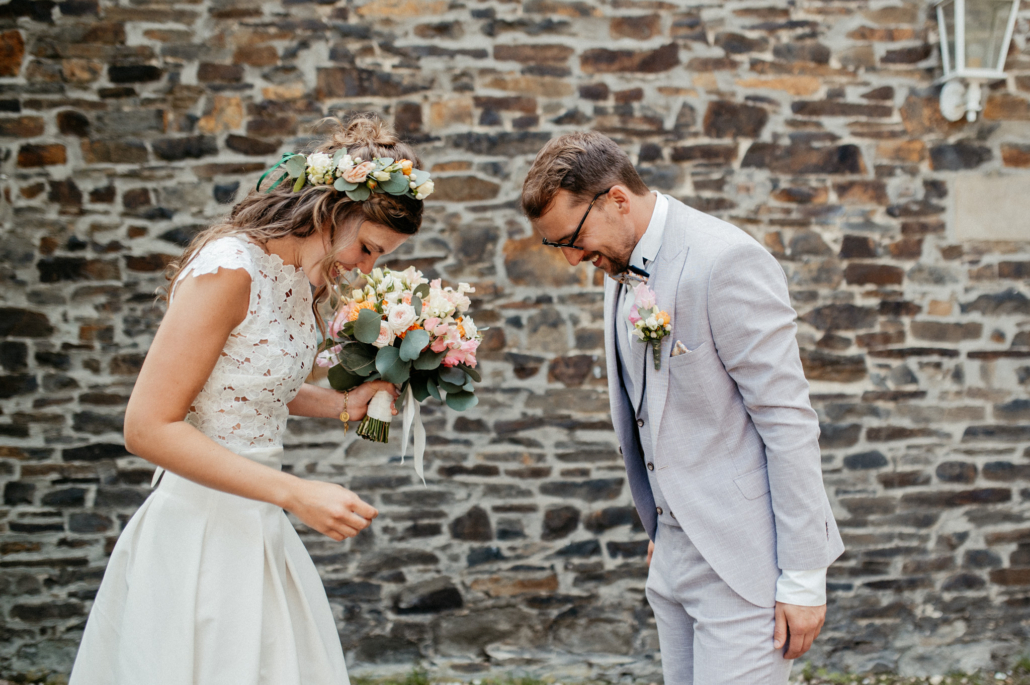 Hochzeitspaar Shooting auf Schloss Linnep in Ratingen durch photoart hübner Deine Hochzeitsfotografin in Deiner Nähe 11