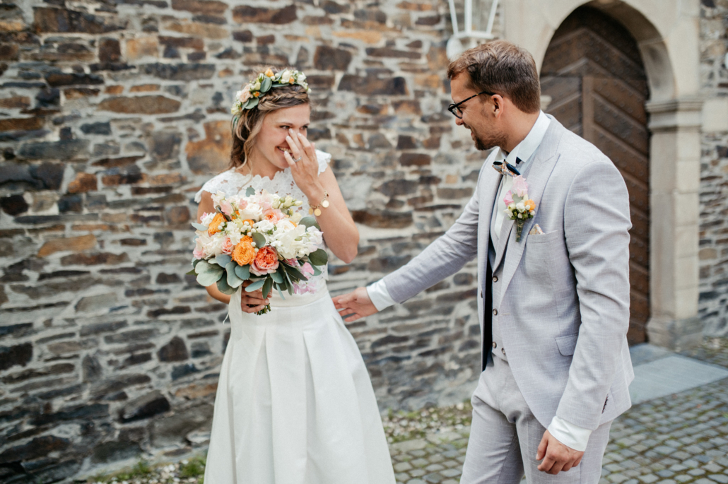 Hochzeitspaar Shooting auf Schloss Linnep in Ratingen durch photoart hübner Deine Hochzeitsfotografin in Deiner Nähe 12