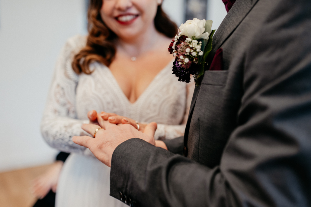 Winterhochzeit im Standesamt Ratingen von Saskia & Ervis photoart hübner Dein Hochzeitsfotograf in Deiner Nähe 23